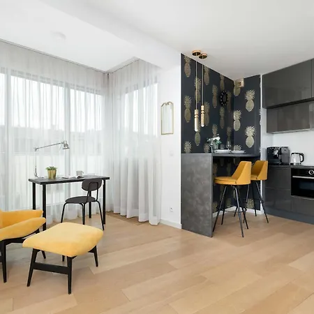 Tasteful In Cracow With Parking & Balcony By Nolcegi Renters Appartamento Cracovia