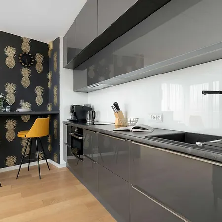 Appartamento Tasteful In Cracow With Parking & Balcony By Nolcegi Renters Cracovia